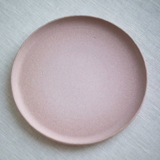 Plate in pale pink