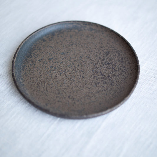 Plate in smokey brown