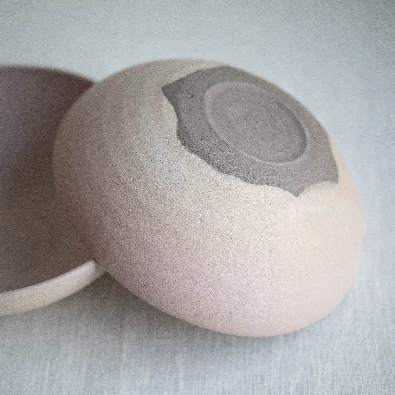 Bowl in pale pink No.3